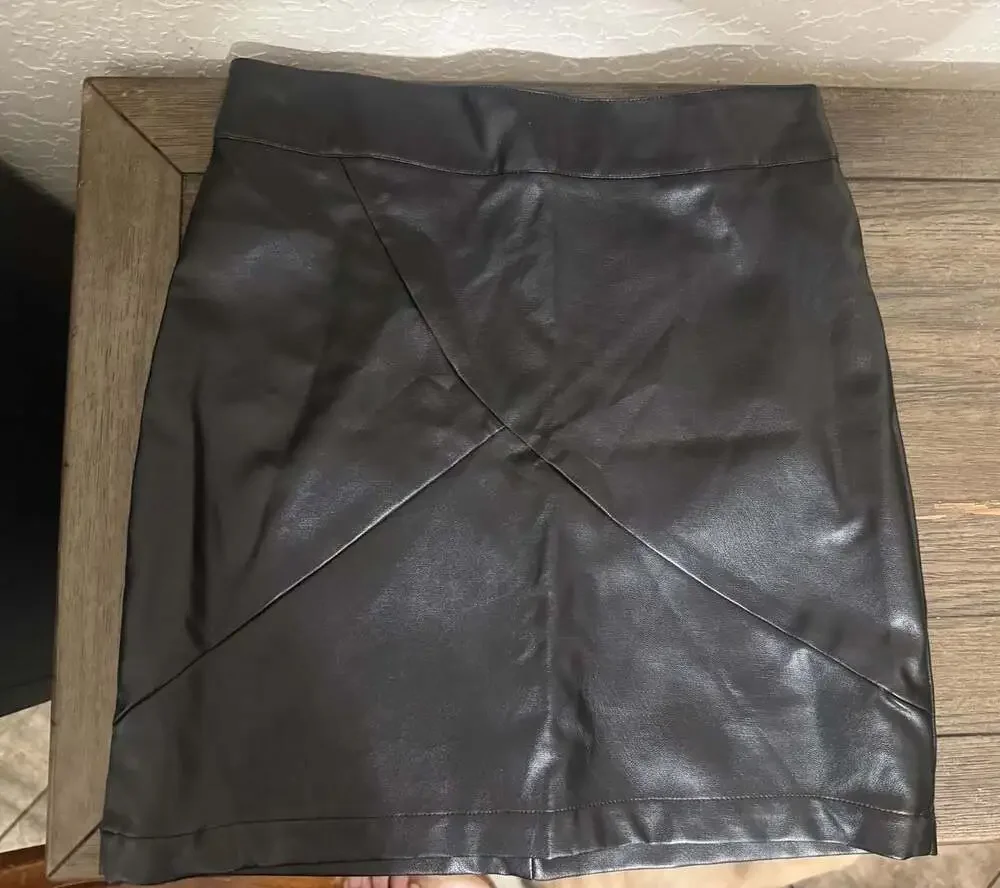 Hidden Brand Black Faux Leather Mini Skirt Size M HS1273